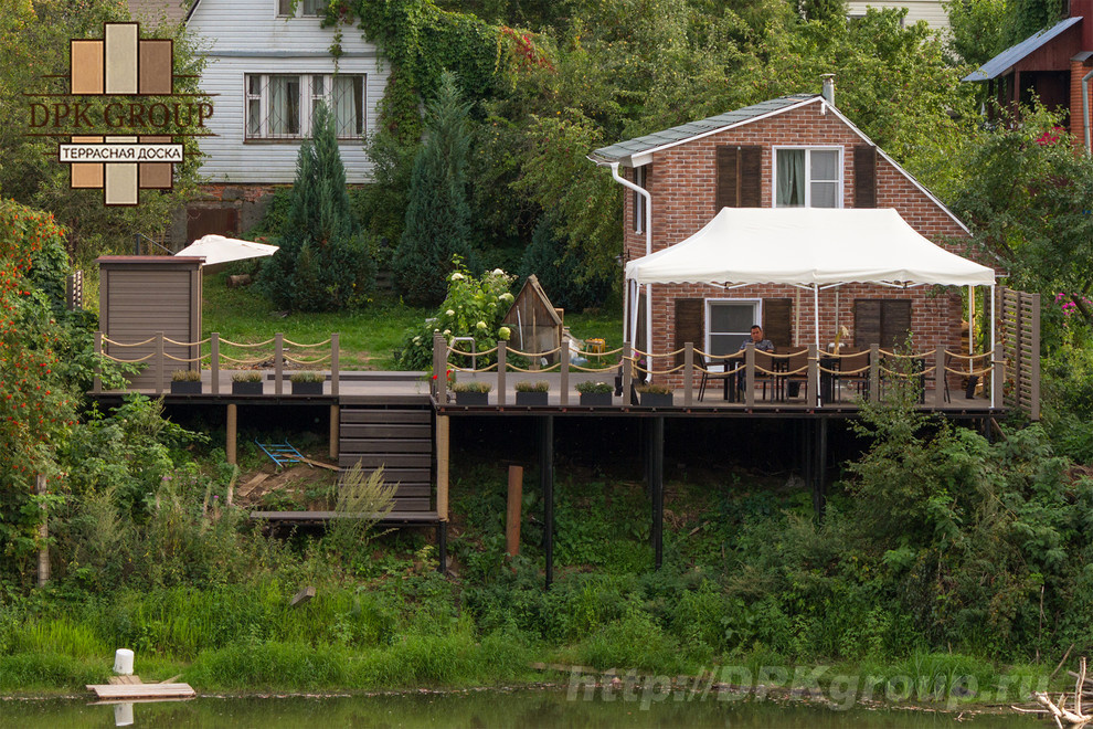 Обложка проекта: Терраса с баней на склоне берега пруда.
