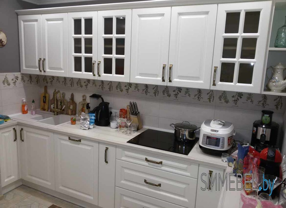 Кухни с окрашенными фасадами