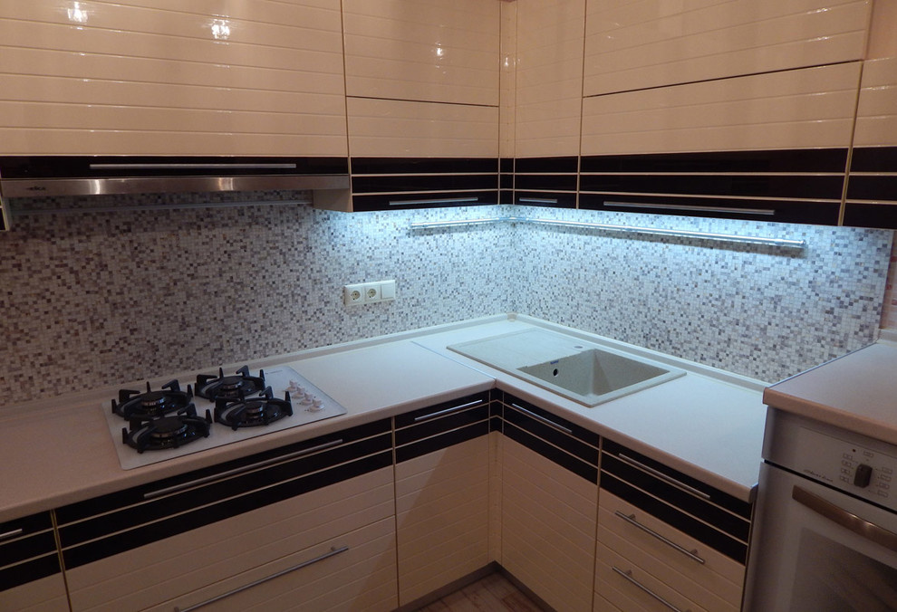 Кухни с окрашенными фасадами