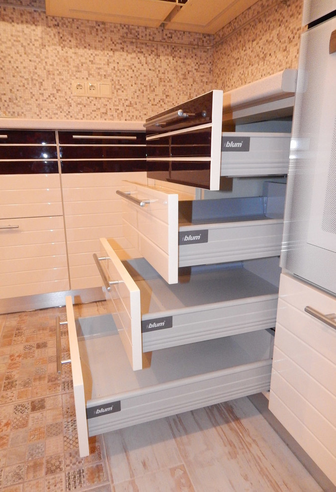 Кухни с окрашенными фасадами