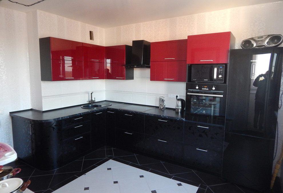 Кухни с окрашенными фасадами