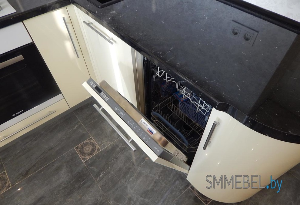 Кухни с окрашенными фасадами