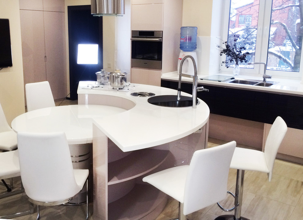 Кухня с круглым островом