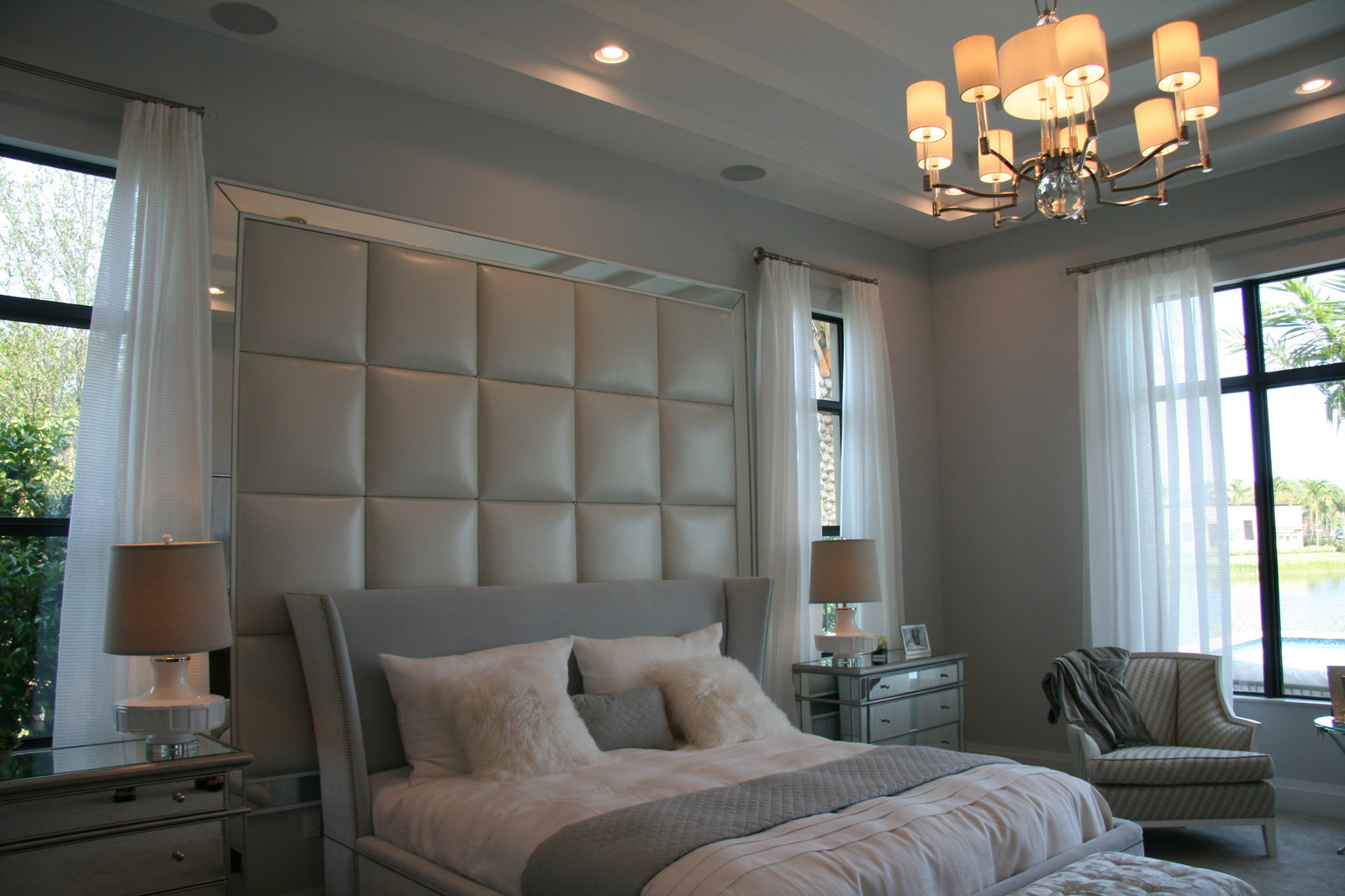 двухэтажный коттедж в мягком современном стиле