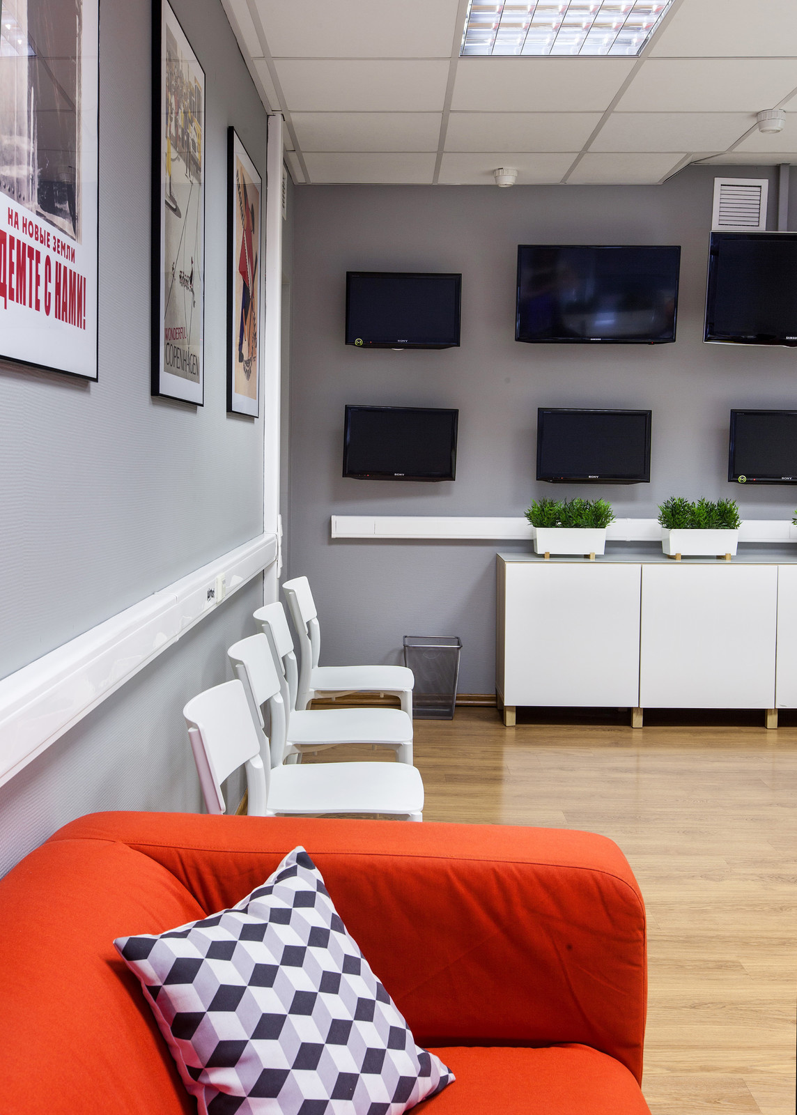 Обложка проекта: Яркий офис