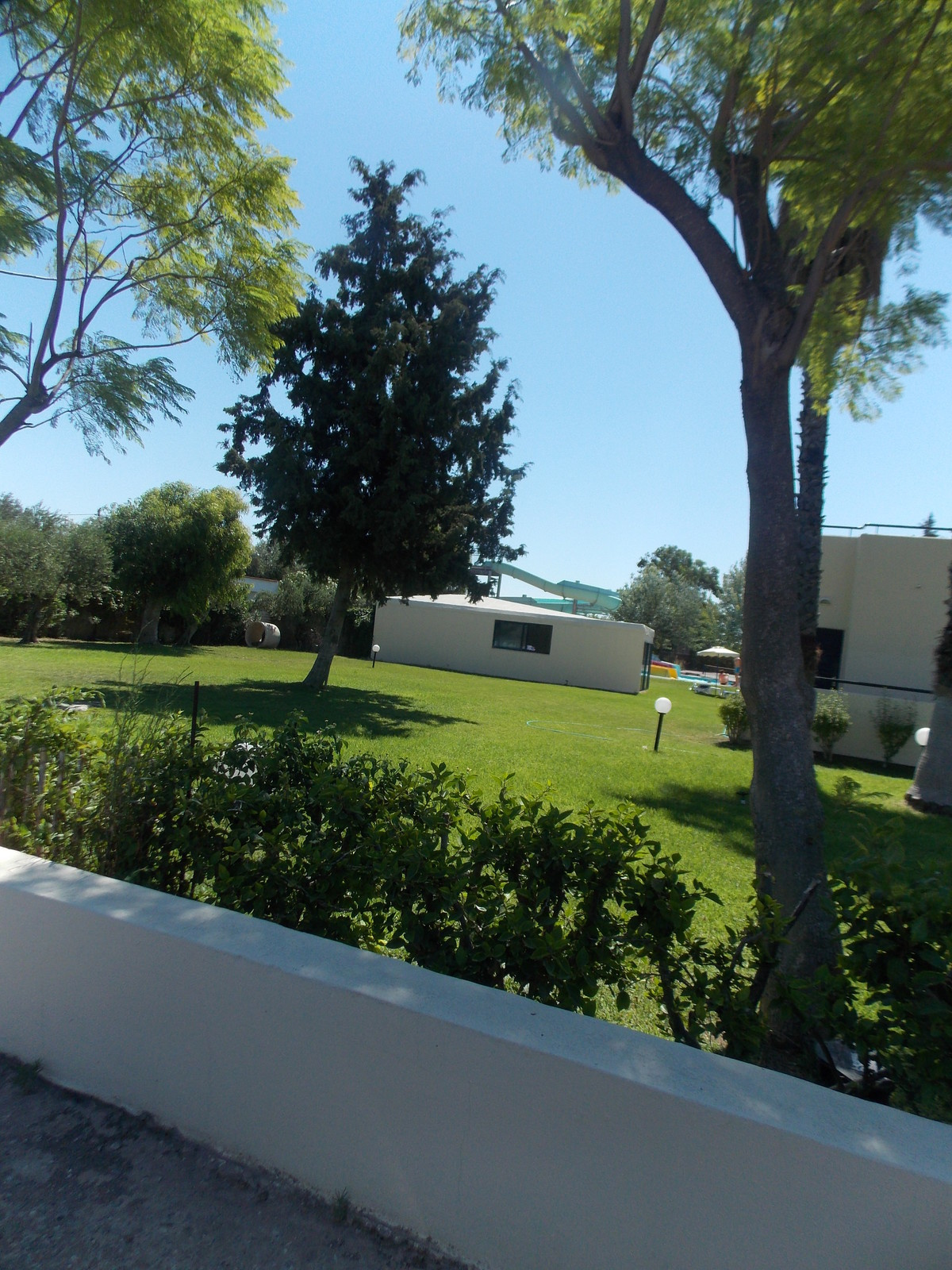 Клумбы в вашем дворе - просто, быстро и очень красиво! Канада Грин!