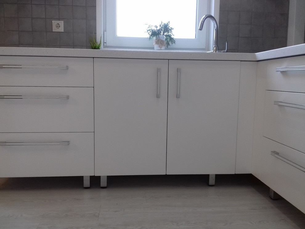 Белая кухня.