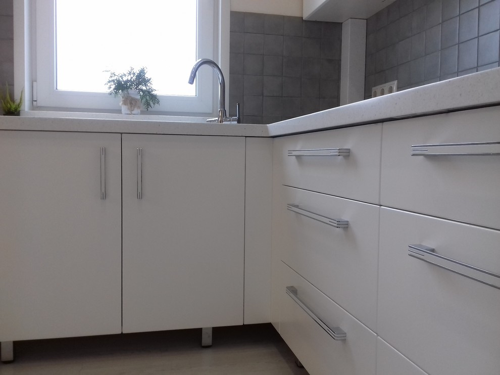 Белая кухня.