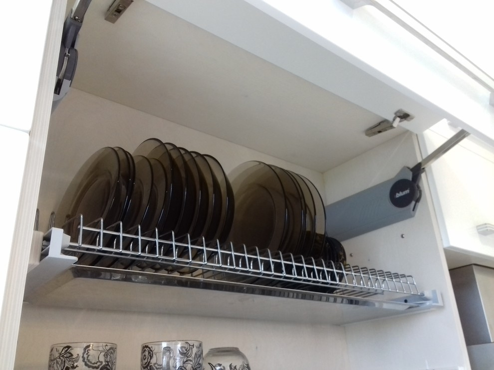 Белая кухня.