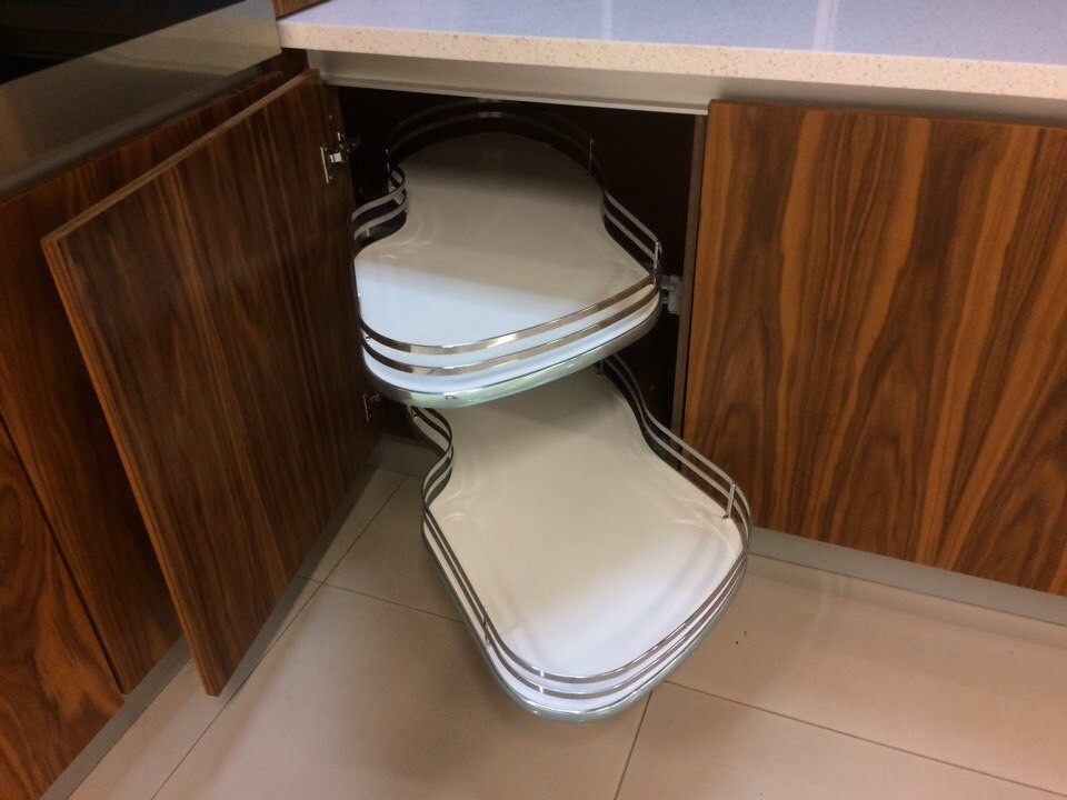 Кухонный гарнитур с фасадами из шпона