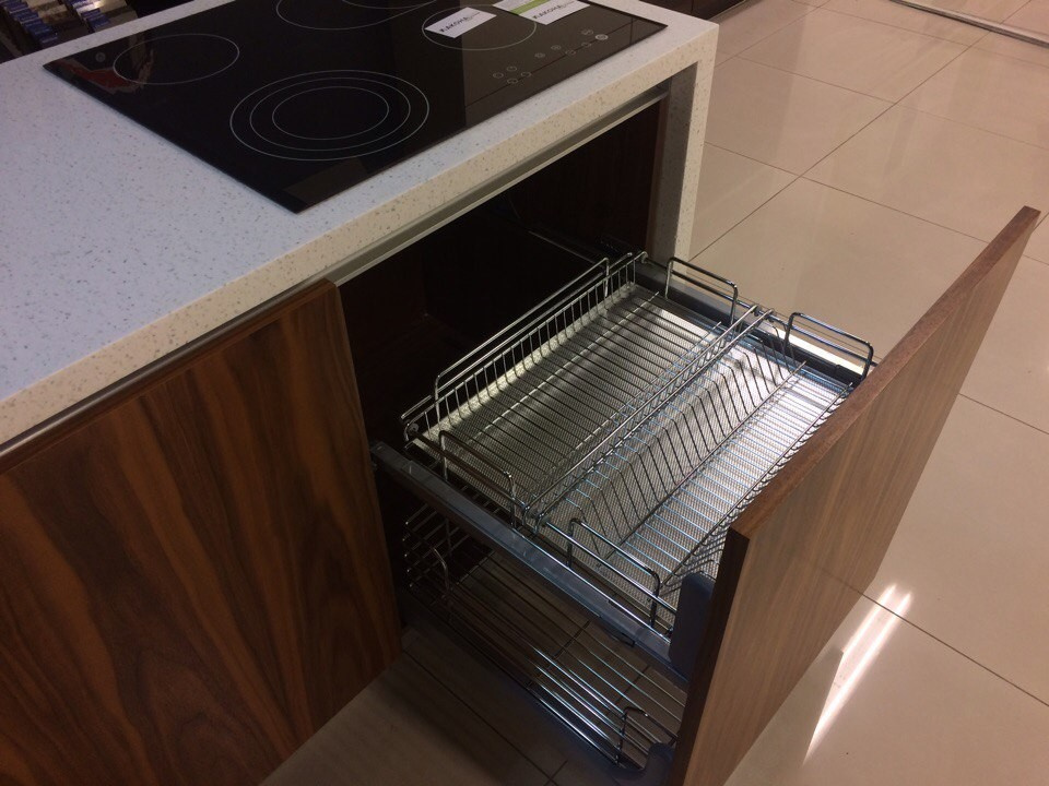 Кухонный гарнитур с фасадами из шпона