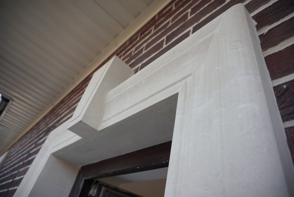 Обложка проекта: Сочетание натурального камня светлых тонов с современным клинкером