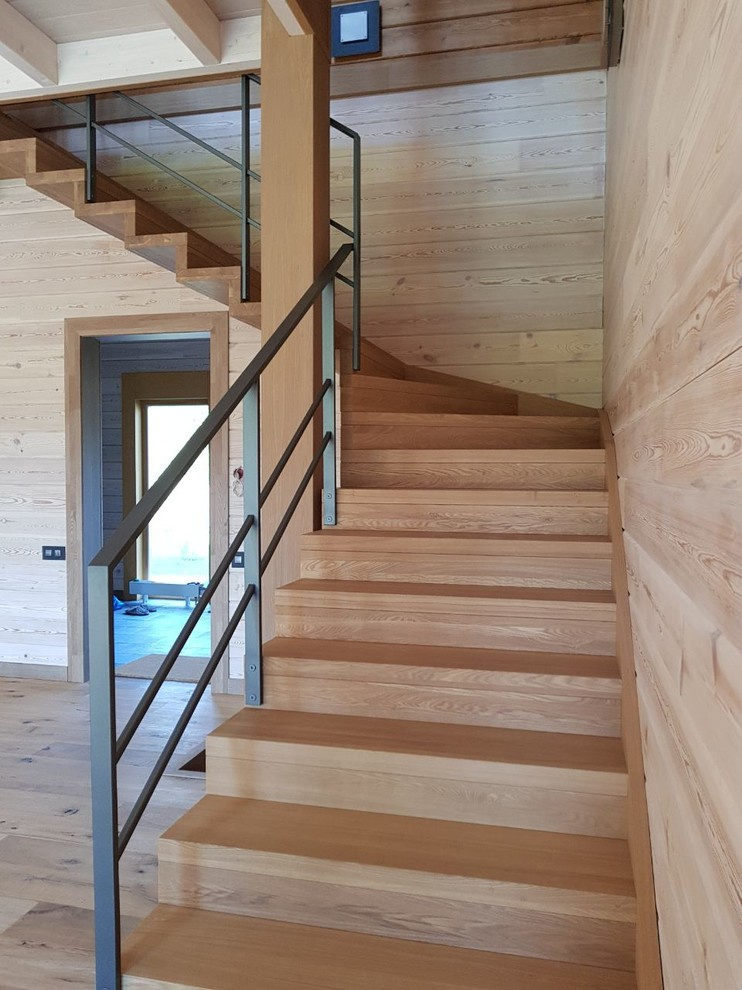 Деревянная  лестница