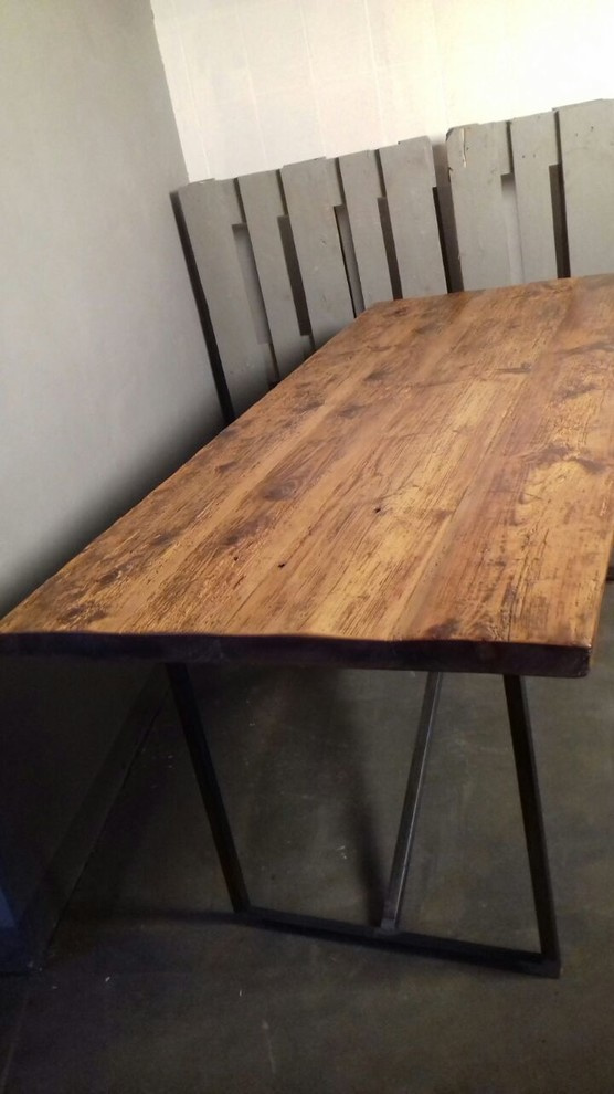 Столы из старинной сосны