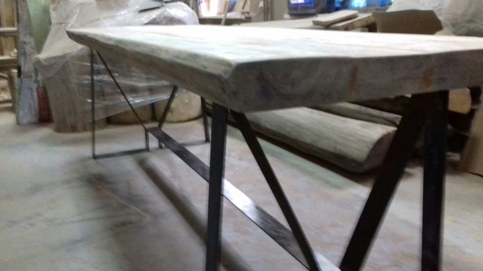 Обложка проекта: Столы из старинной сосны