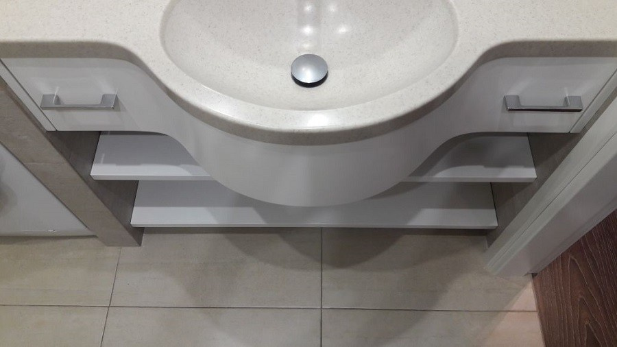 Тумба в ванную с гнутым фасадом
