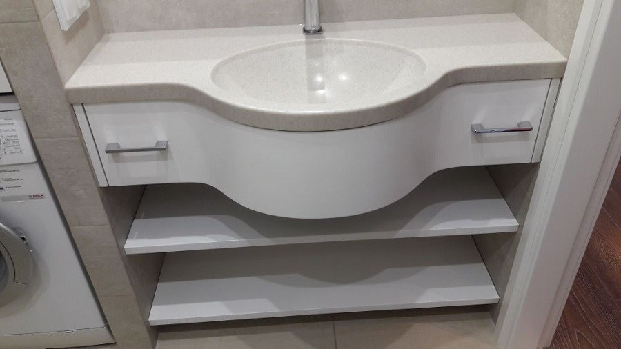 Тумба в ванную с гнутым фасадом