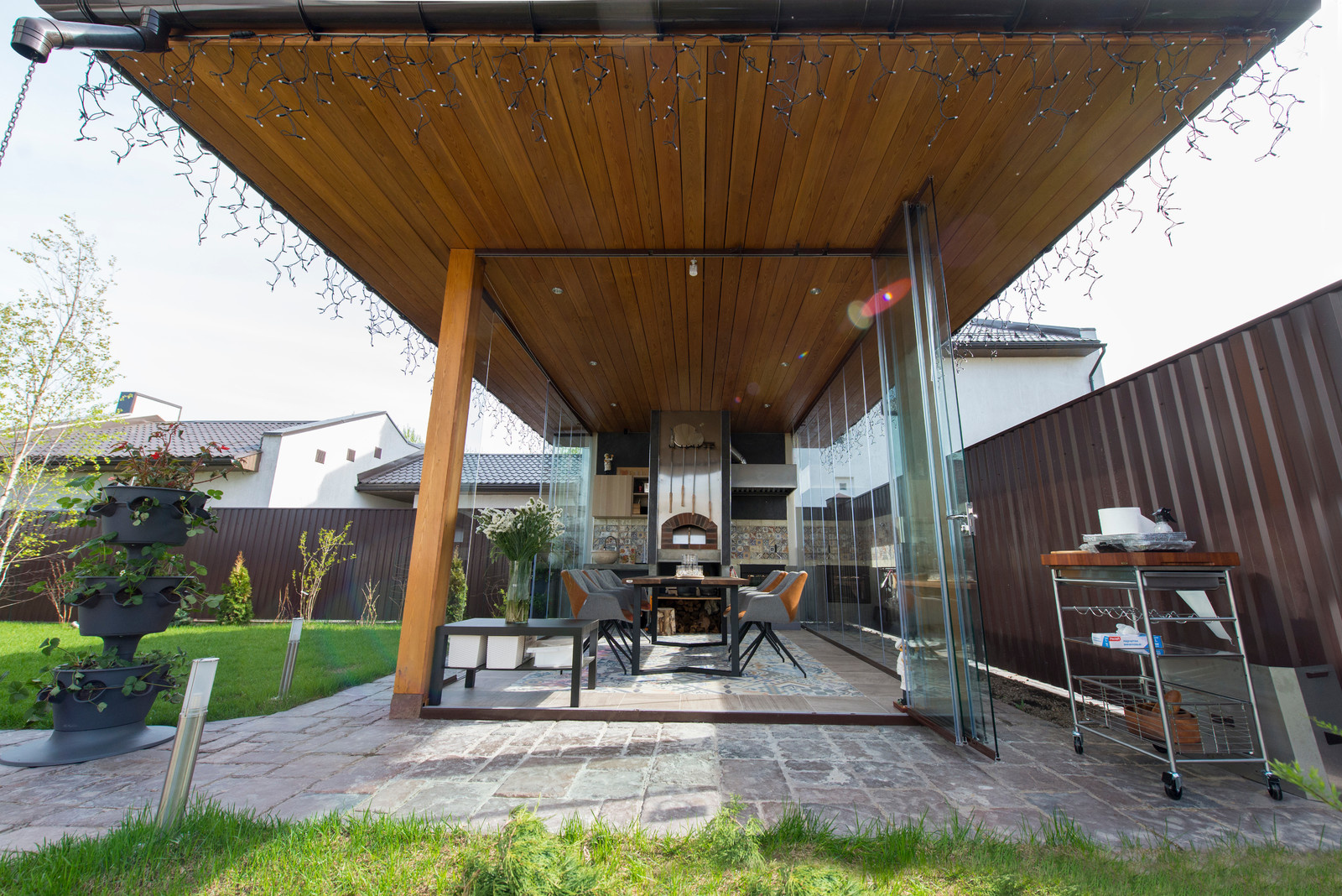 Садовый павильон с барбекю