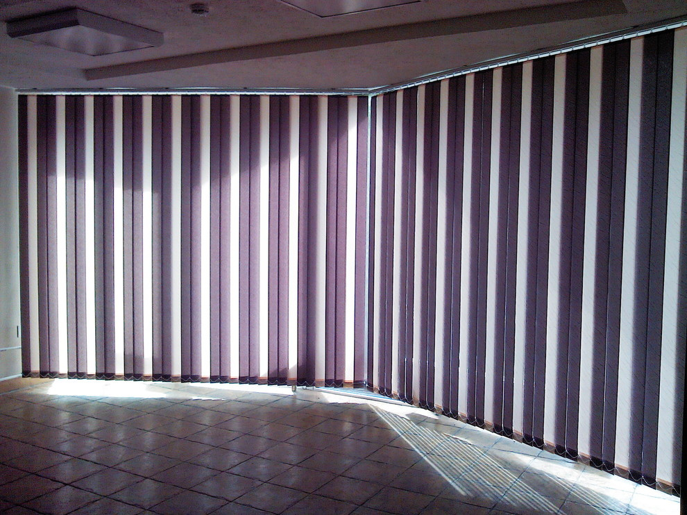 Обложка проекта: Вертикальные жалюзи в офис