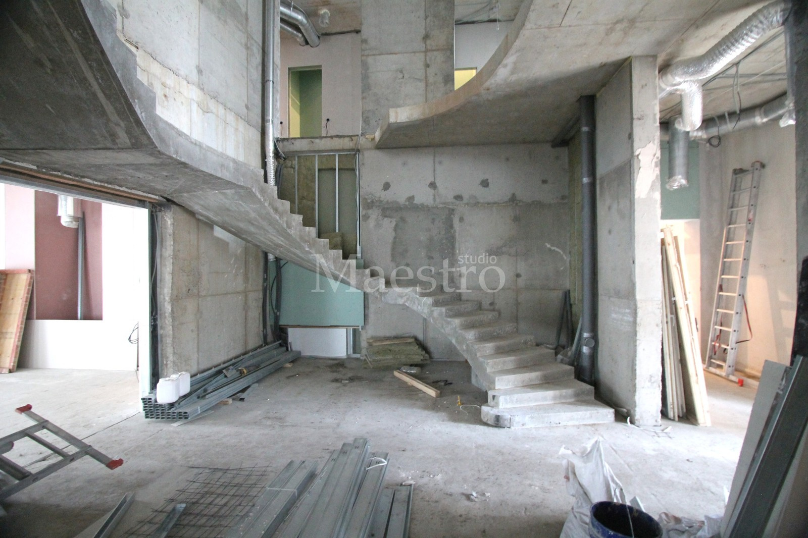 Фото "До" | Железобетонный каркас лестницы холла