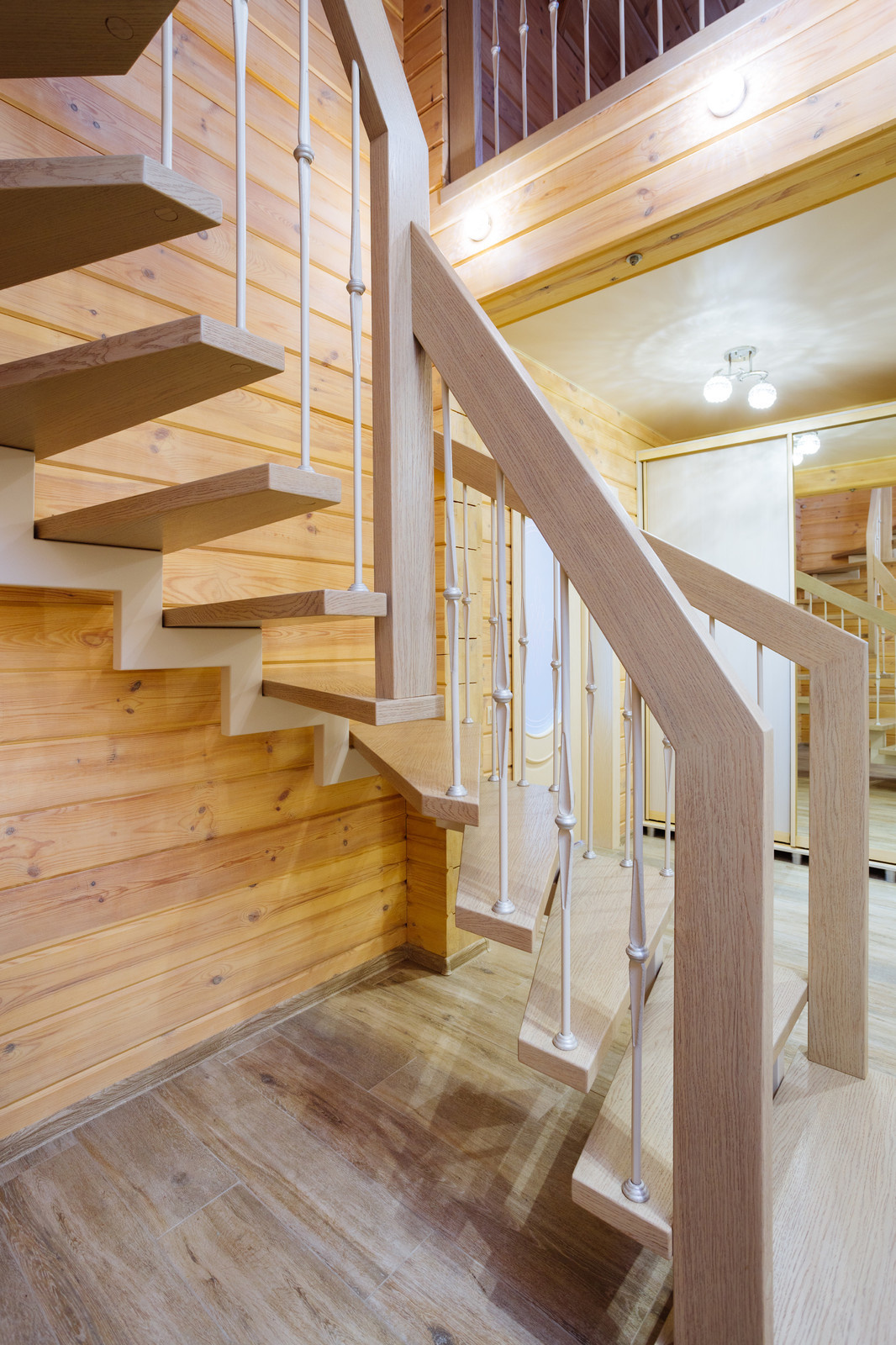 Лестница в частном доме по ул. Розовая г. Мариинский Посаде