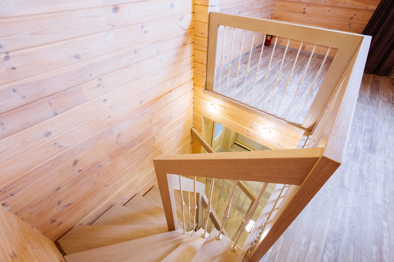 Лестница в частном доме по ул. Розовая г. Мариинский Посаде