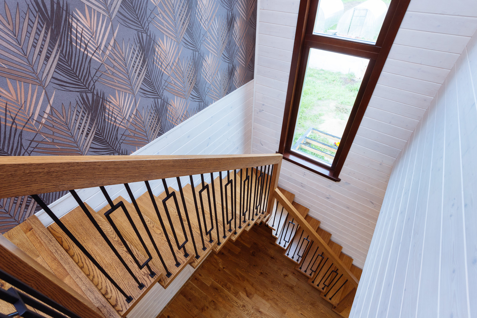 30. Лестница на двух металлических косоурах в д. Шомиково