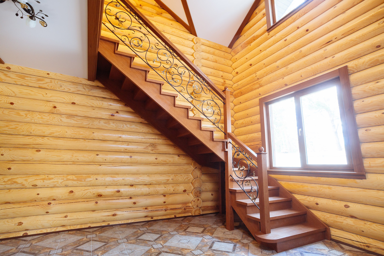 31. Деревянная лестница с кованым ограждением в п. Сосновка (Заволжье)