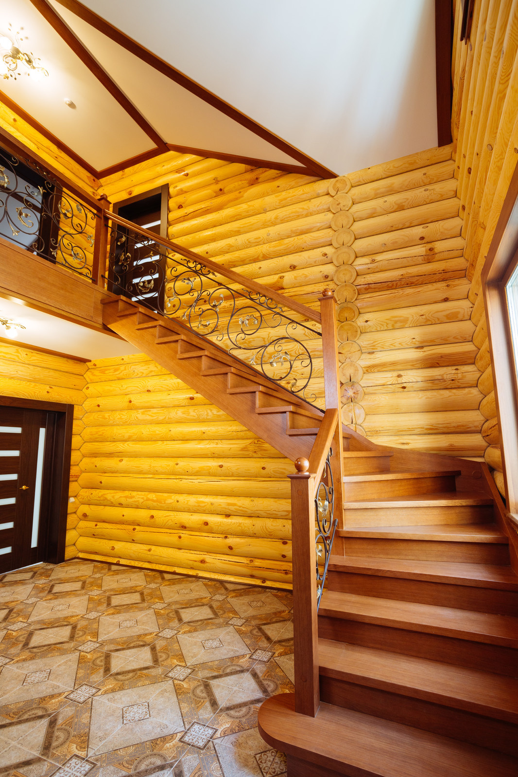 31. Деревянная лестница с кованым ограждением в п. Сосновка (Заволжье)