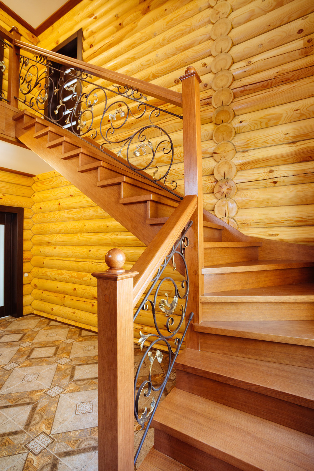 31. Деревянная лестница с кованым ограждением в п. Сосновка (Заволжье)