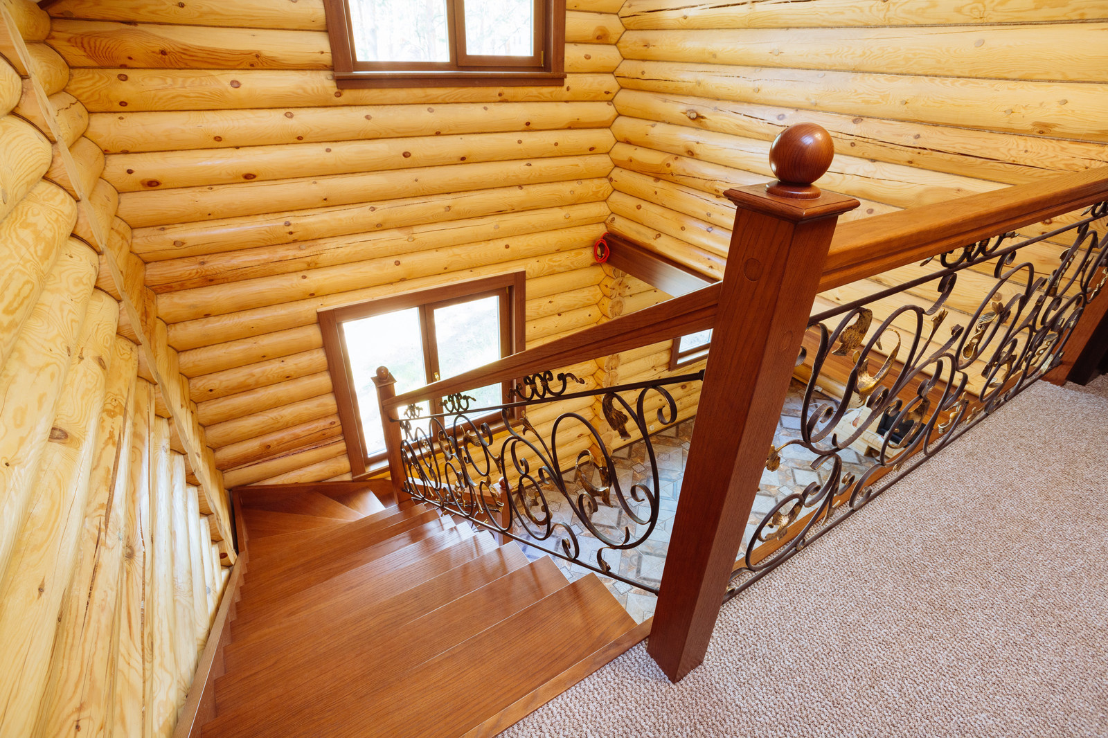 31. Деревянная лестница с кованым ограждением в п. Сосновка (Заволжье)