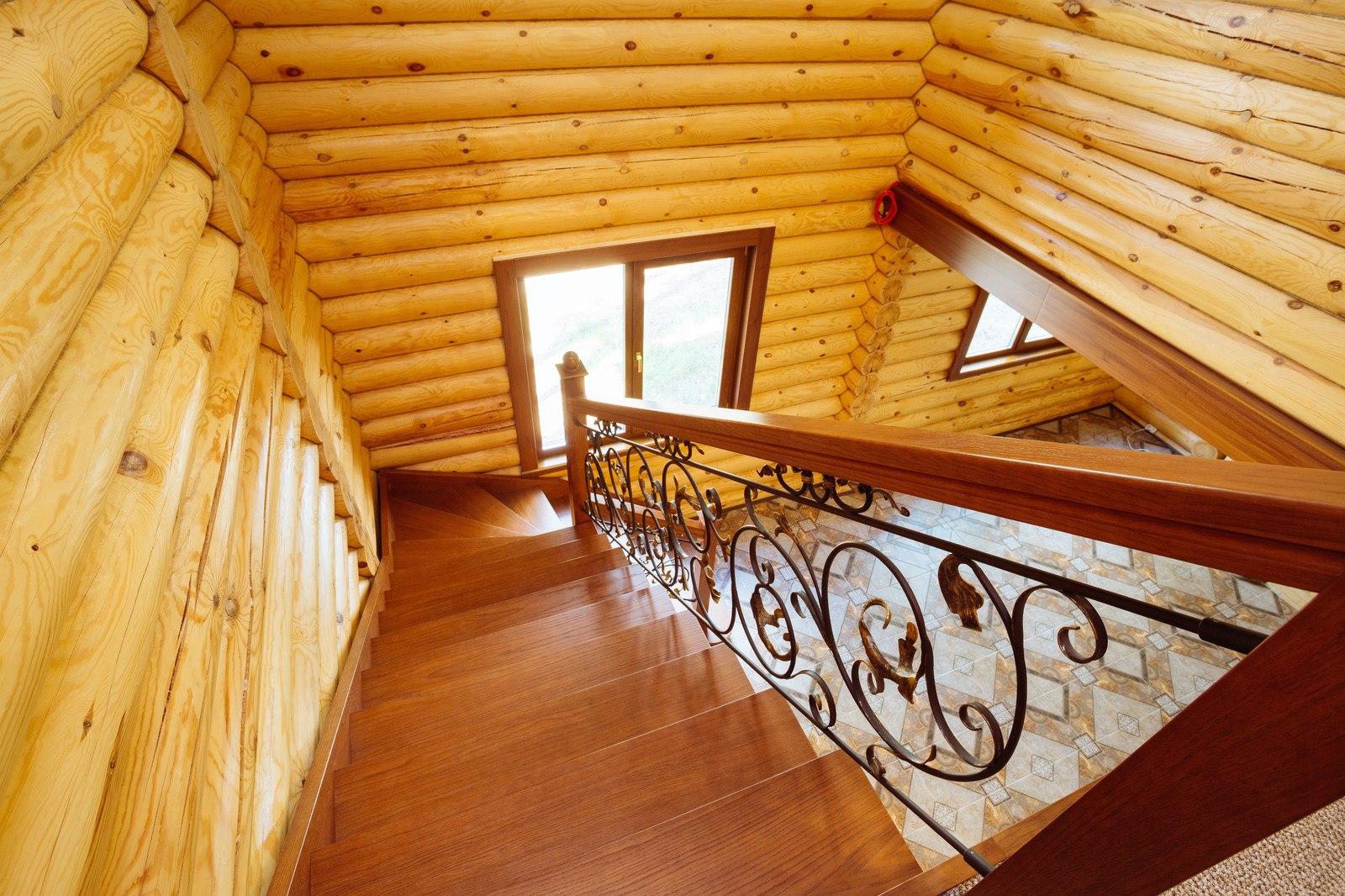 31. Деревянная лестница с кованым ограждением в п. Сосновка (Заволжье)