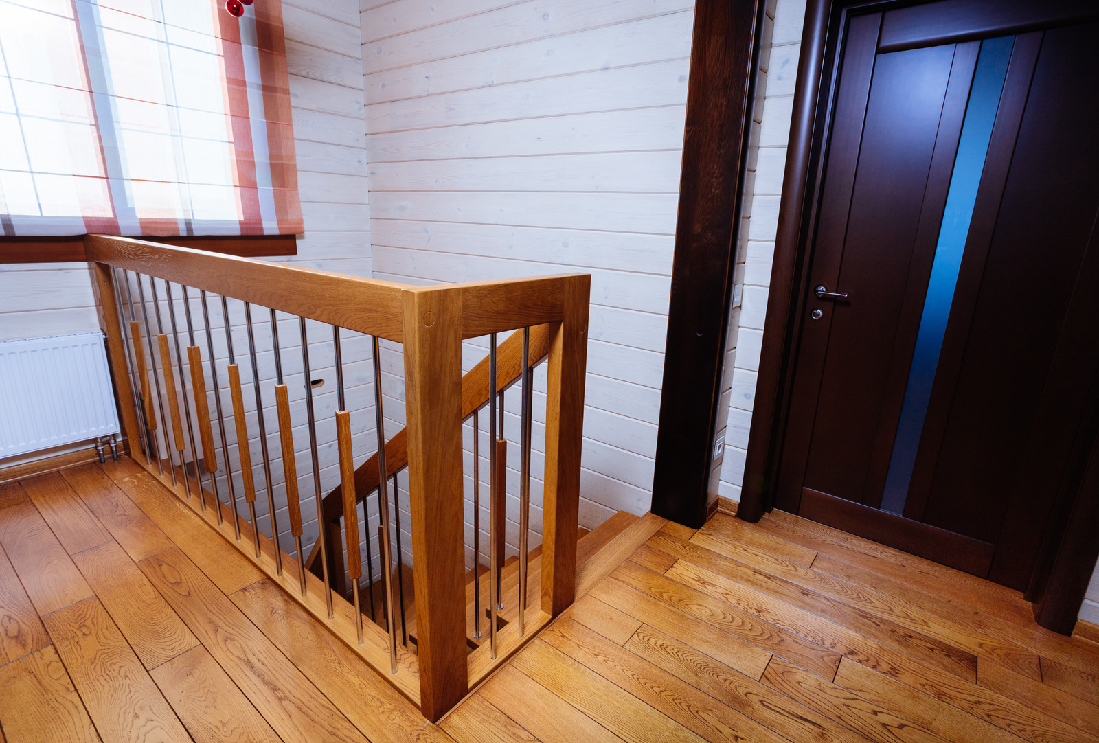 28. Деревянная лестница на металлическом косоуре с подсветкой ступней в г. Канаш