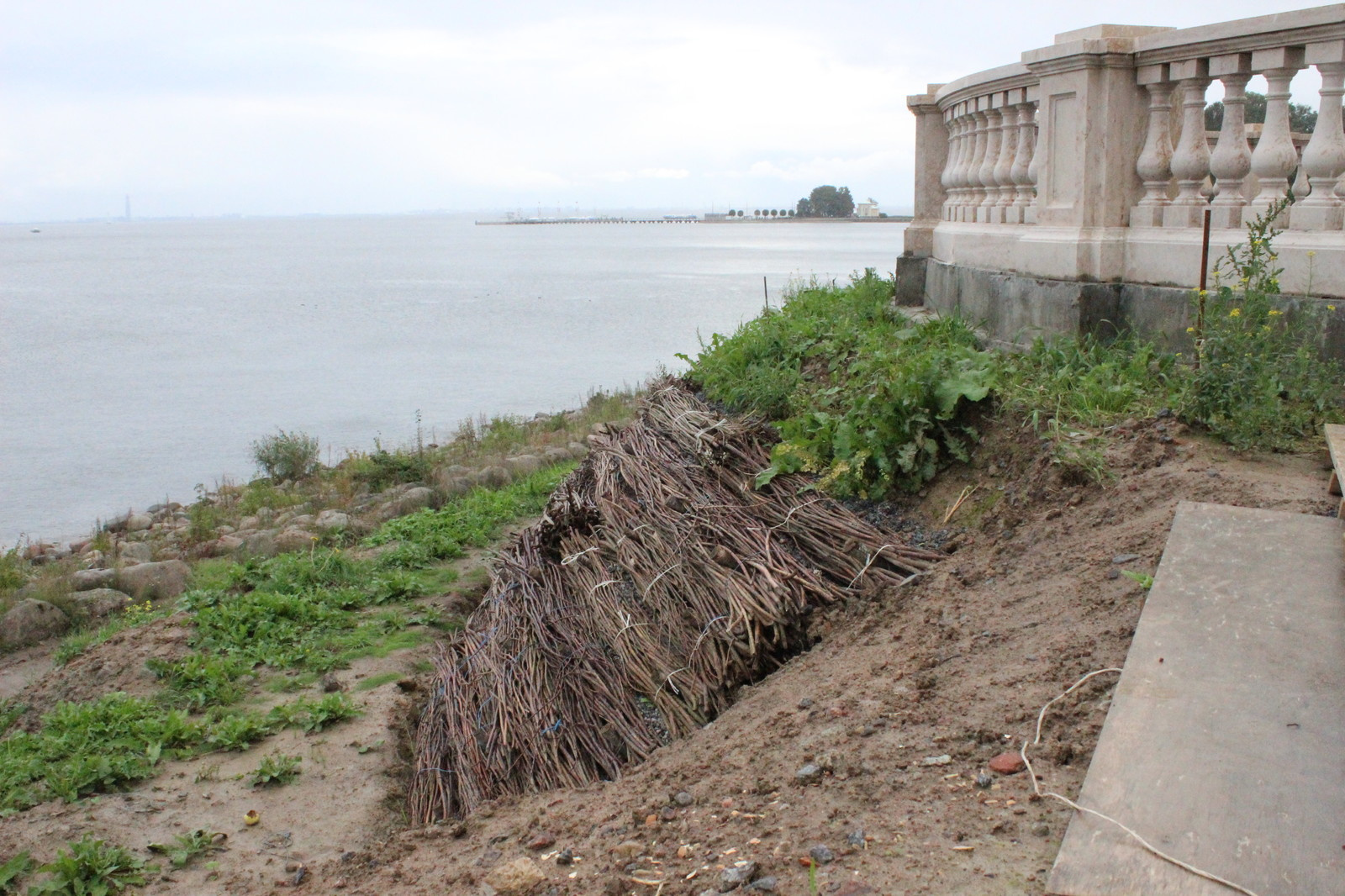 Петергоф. Укрепление вала.