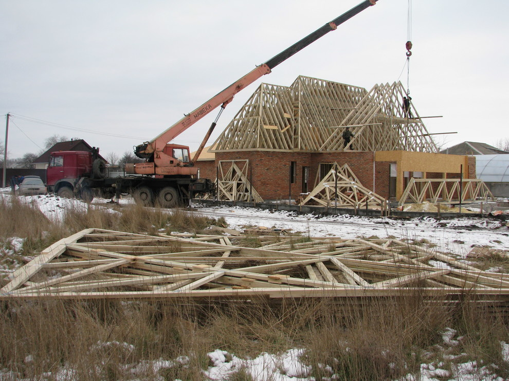 Дом во французком стиле,с балконом ,террасой и бассейном с баней