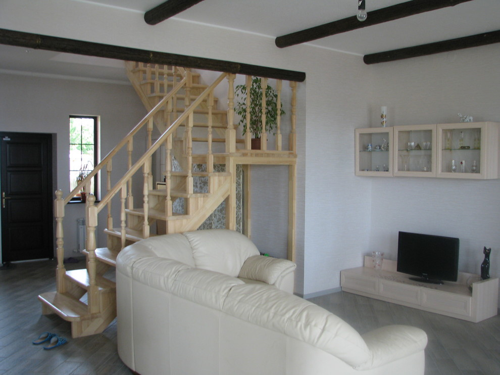 Дом во французком стиле,с балконом ,террасой и бассейном с баней