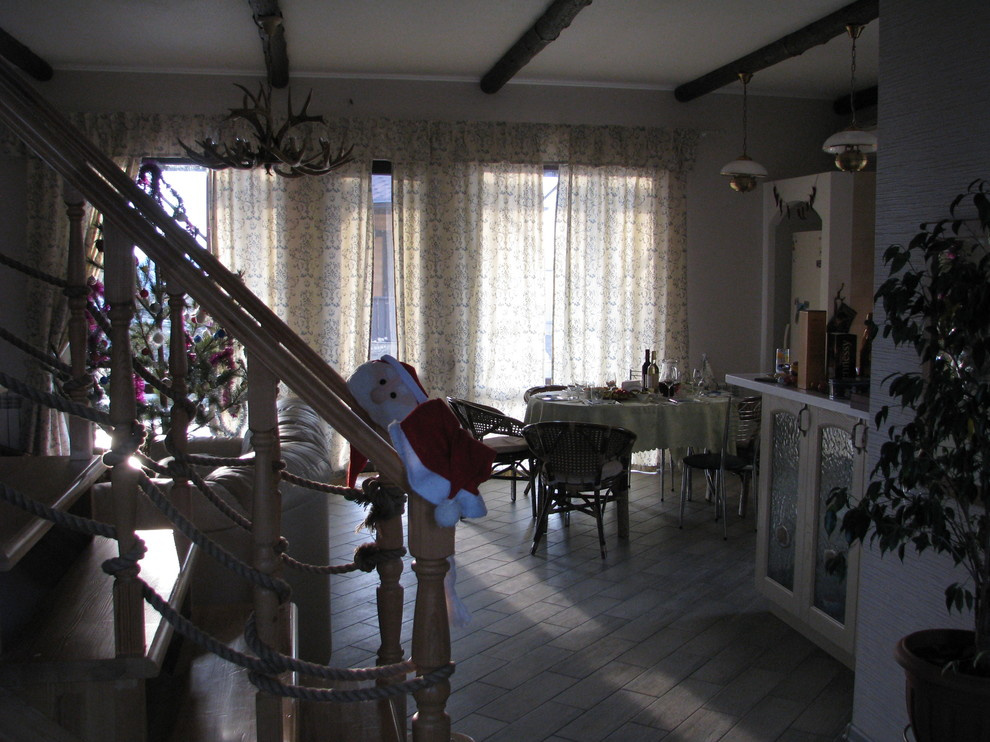 Дом во французком стиле,с балконом ,террасой и бассейном с баней