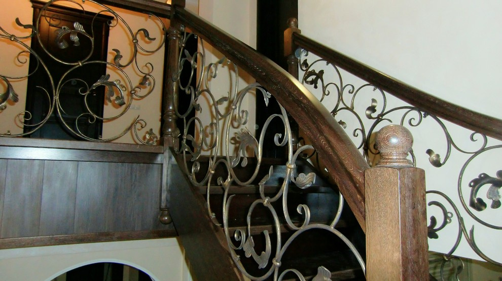 Обложка проекта: Кованые перила с деревянным поручнем