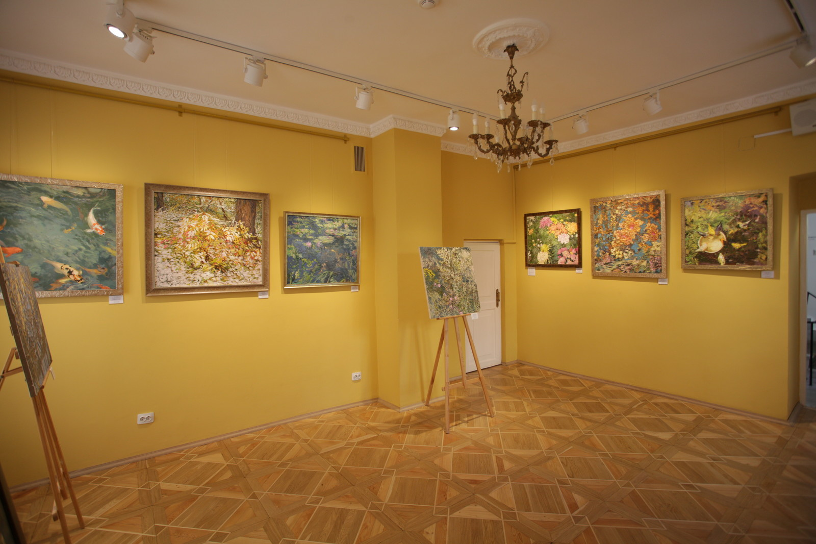 Выставка живописи "Подари мне сад ..."