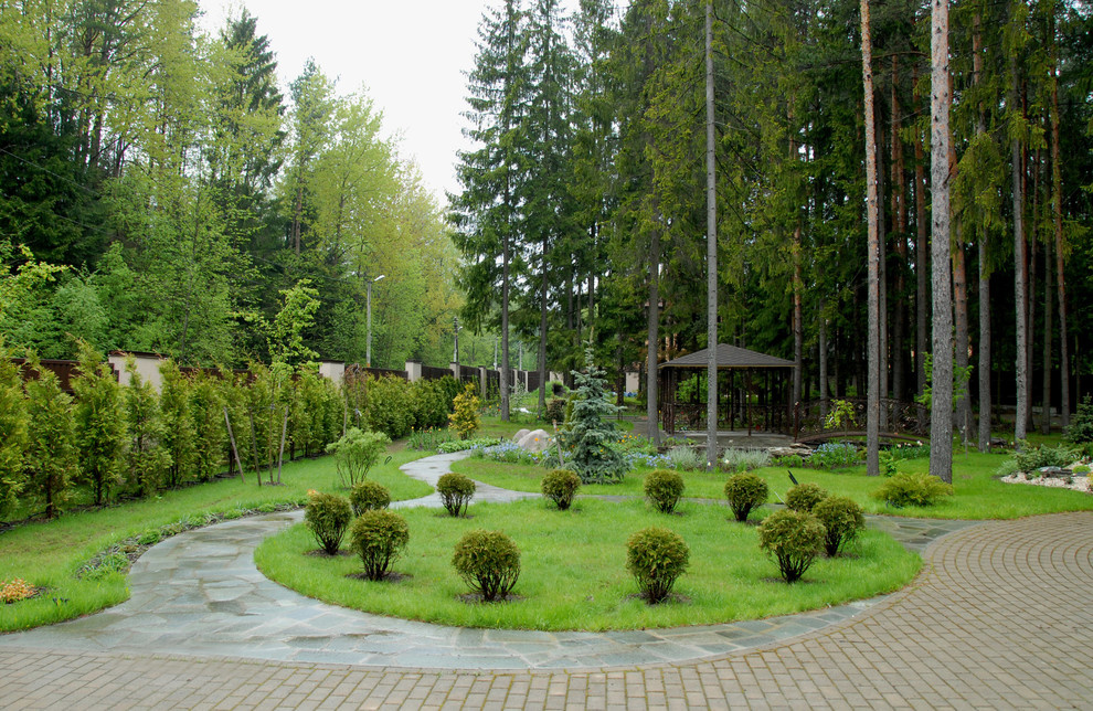 Парадная зона. Вид с парковки перед домом