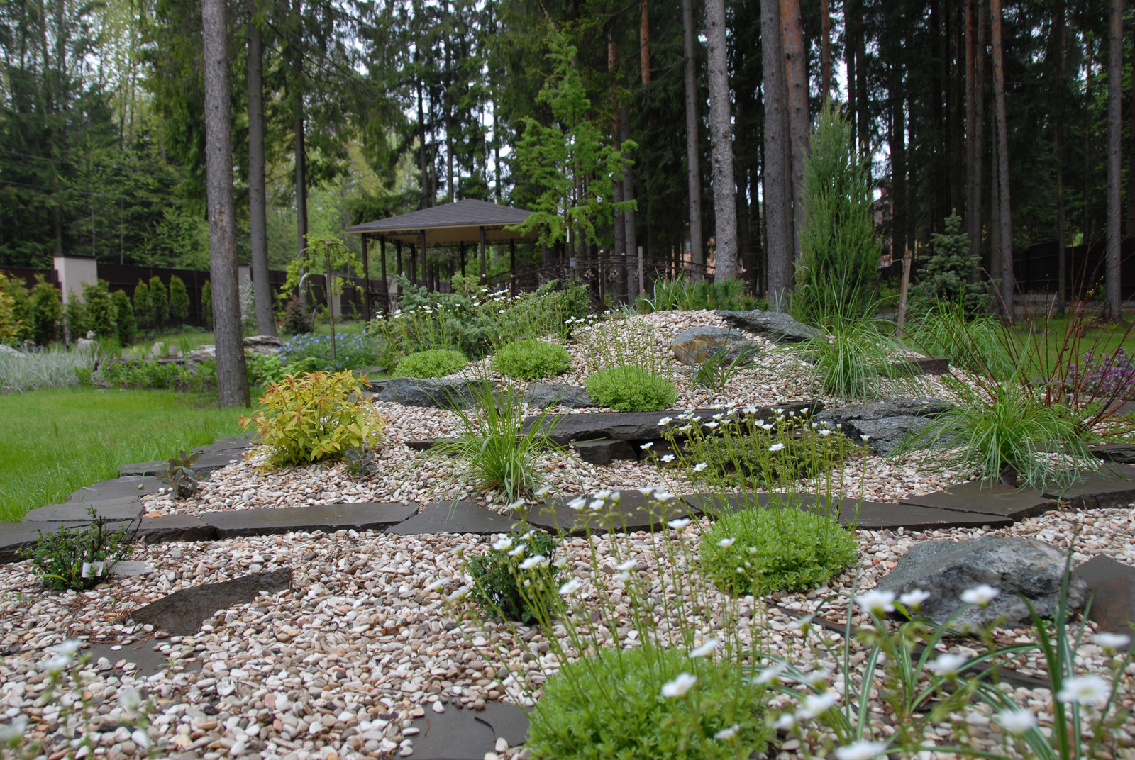 Каменистая композиция