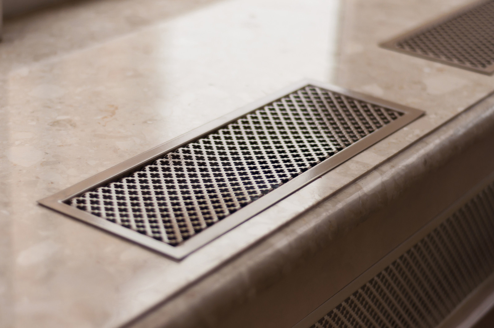 Стиль в мелочах. Конвекционная решетка в подоконник