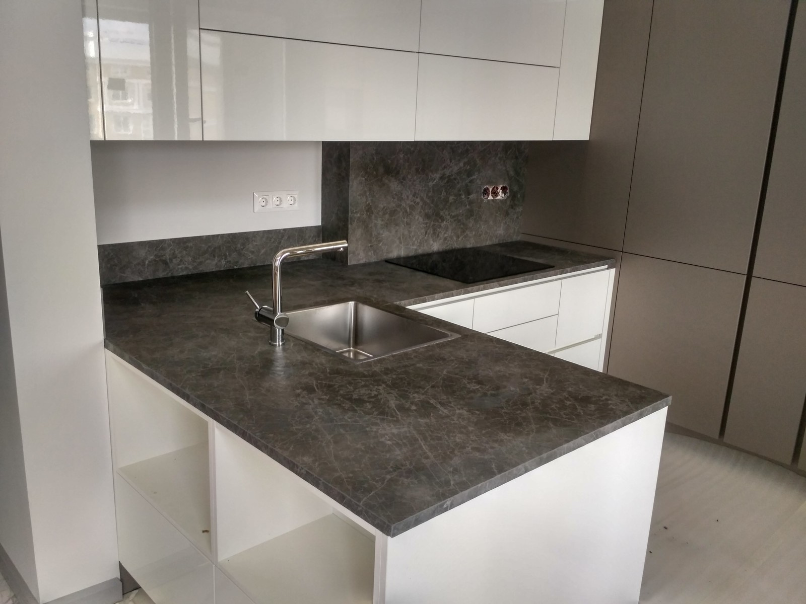 Кухня  из керамики laminam