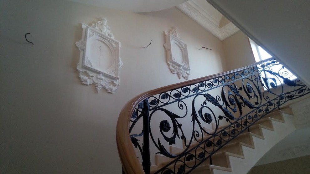 В РАБОЧИЙ ПОЛДЕНЬ