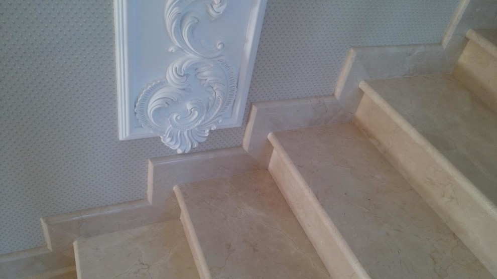 В РАБОЧИЙ ПОЛДЕНЬ