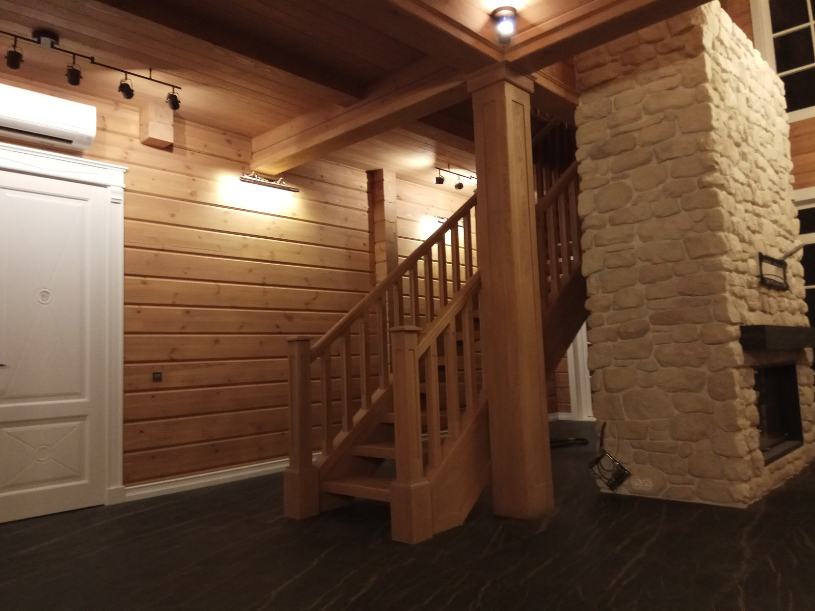 Лестница в деревянном доме