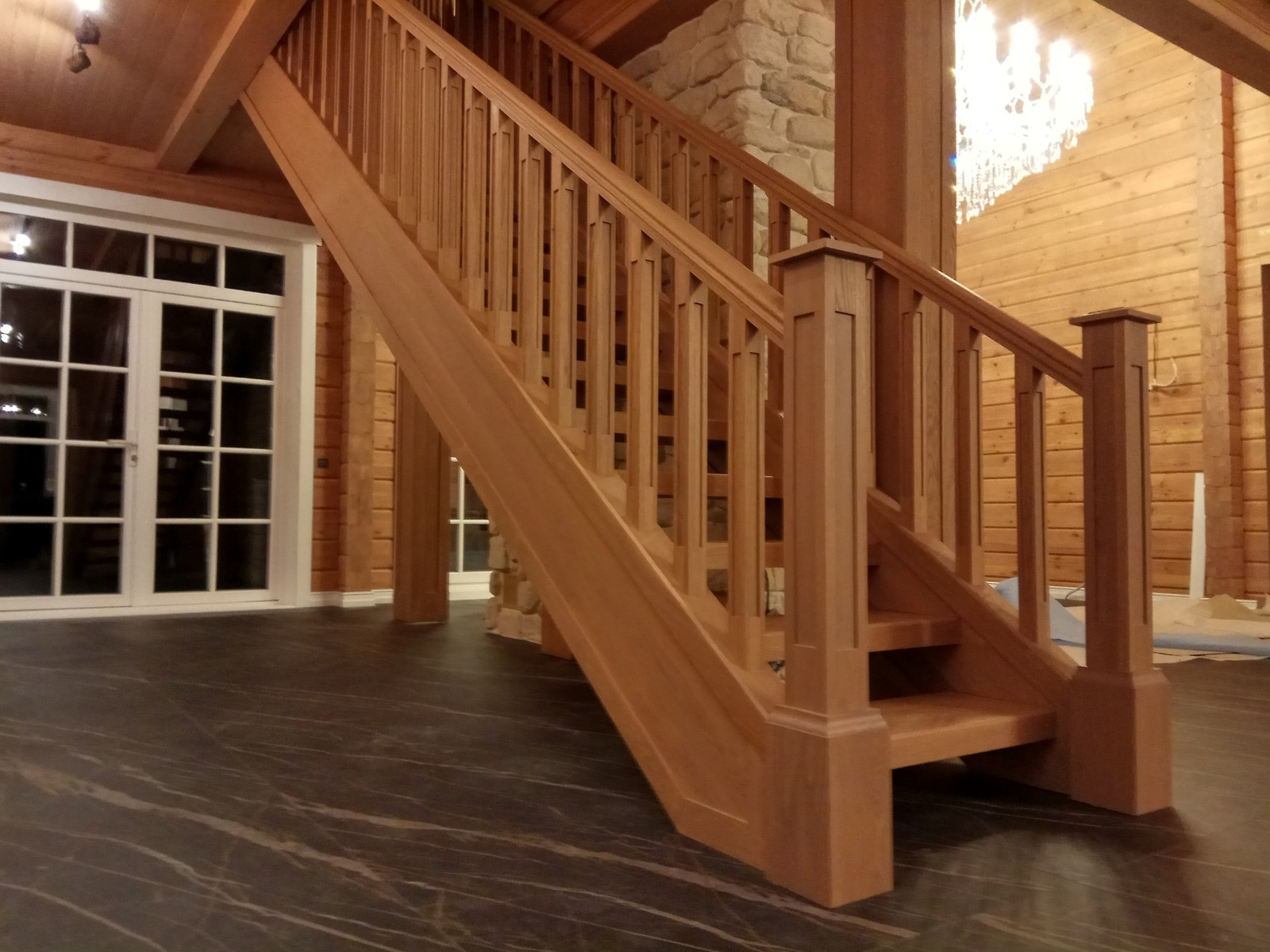 Лестница в деревянном доме