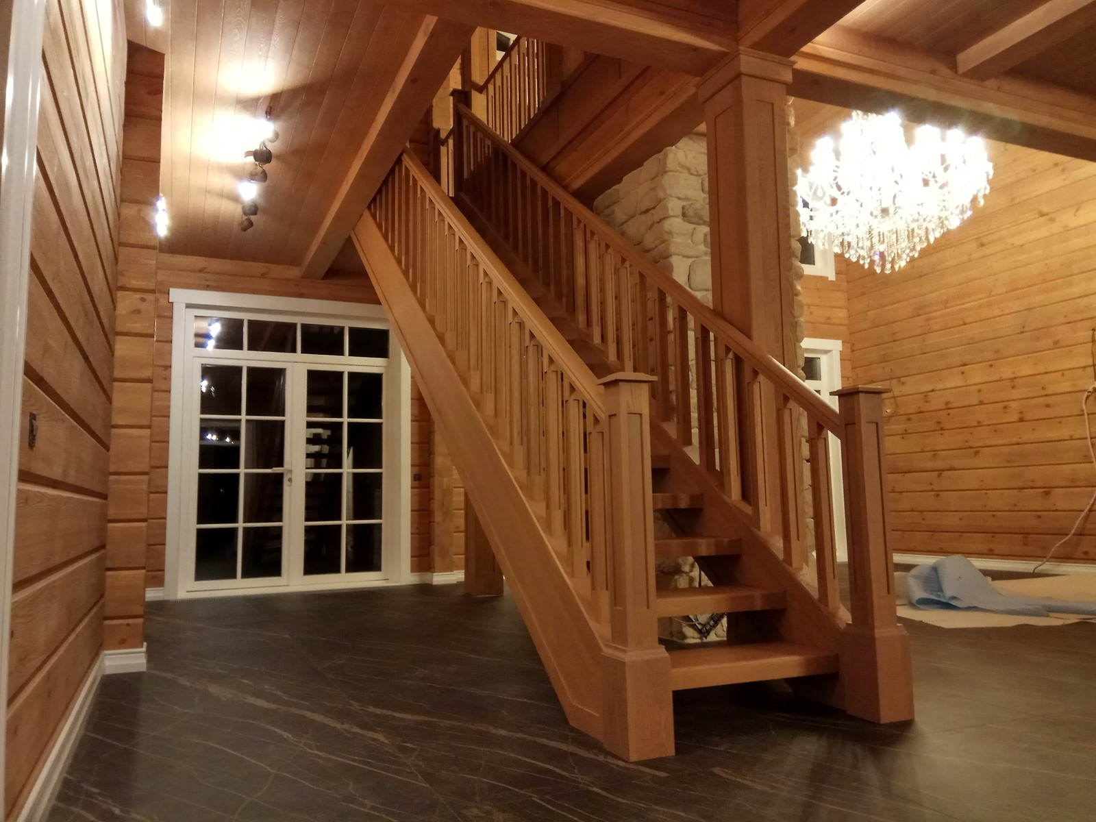 Лестница в деревянном доме