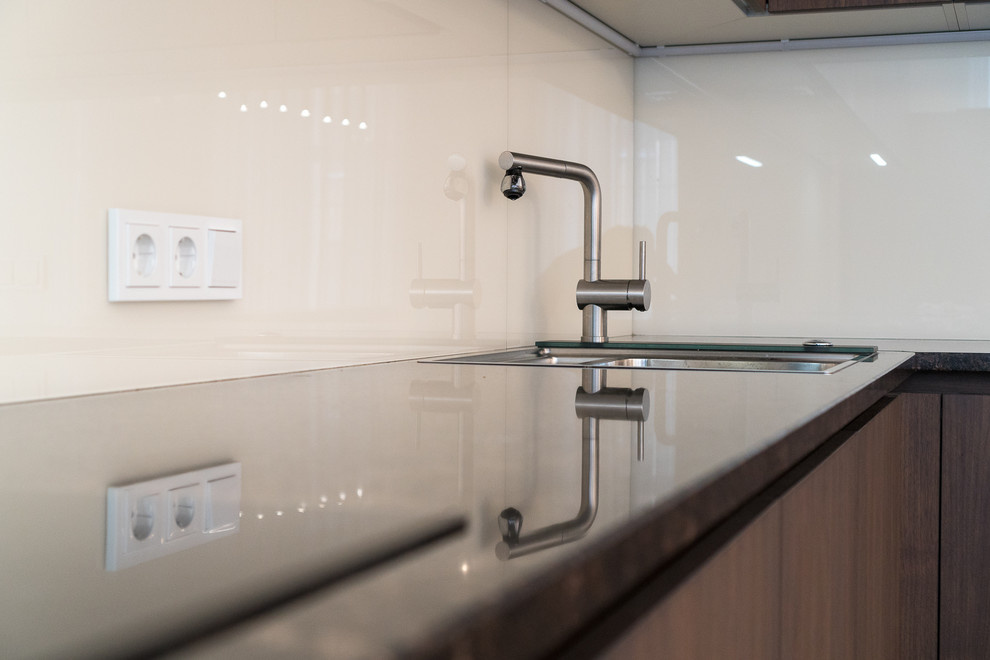 Рабочая поверхность и смеситель