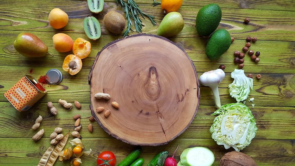 Спилы деревьев: дуб, сосна, ель, береза, можжевельник, тополь, ясень, ольха